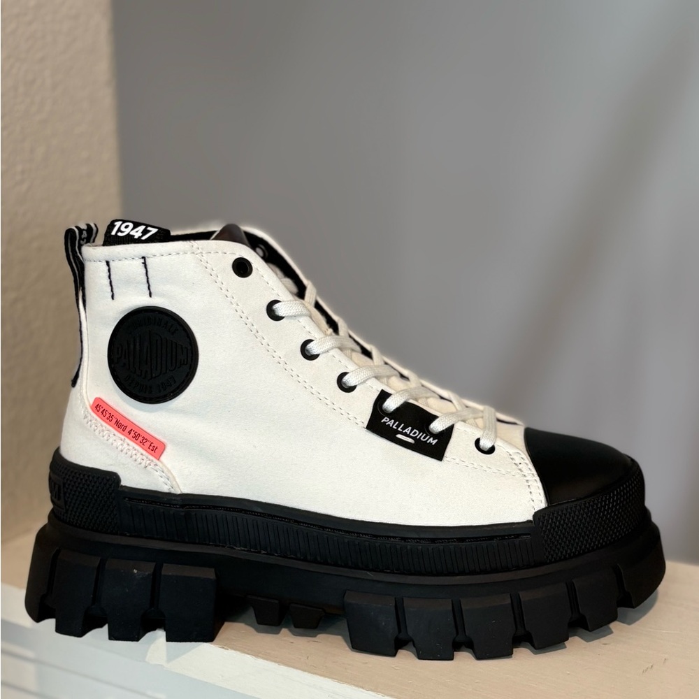 Palladium Revolt Hi TX Star White Platform Boot / 97242-116-M / Womens Size 6.5 - Picture 5 of 9